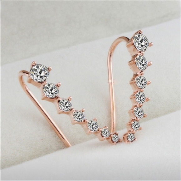 Cubic Star ear crawlers  W/ Rhinestone NWT - Picture 1 of 8